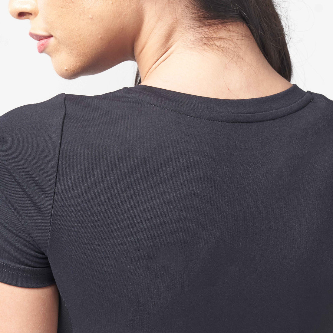 ESSENTIAL CROPPED TEE - BLACK